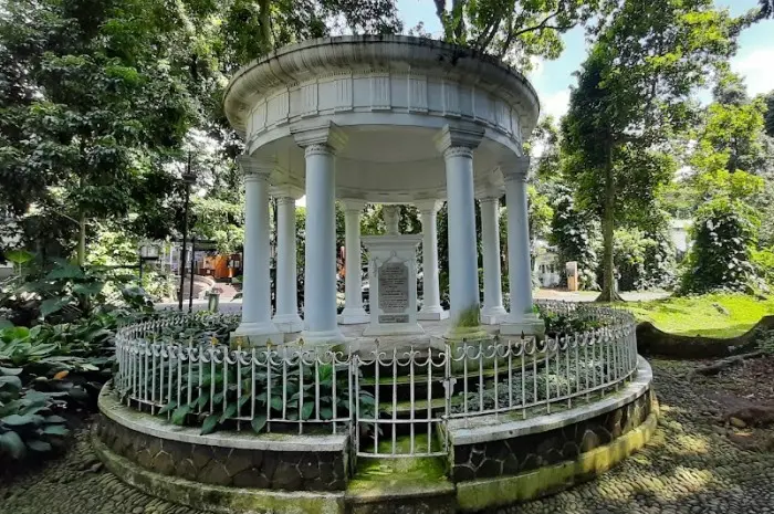 Interesting Activities at Bogor Botanical Gardens